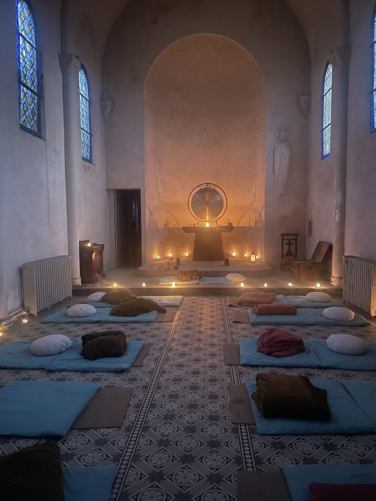 Chapelle du Centre Coeur, Centre de stages et retraites de stage spiritualité yoga art concert sonothérapie Centre Coeur normandie